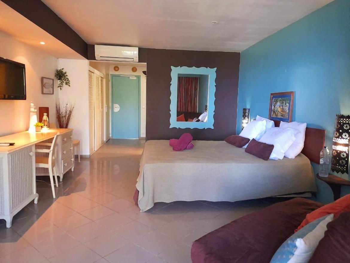 Ilet Bleu Studio Cosy Rdc Vue Mer Et Jardin - Acces Direct Plage Le Gosier  Exterior photo